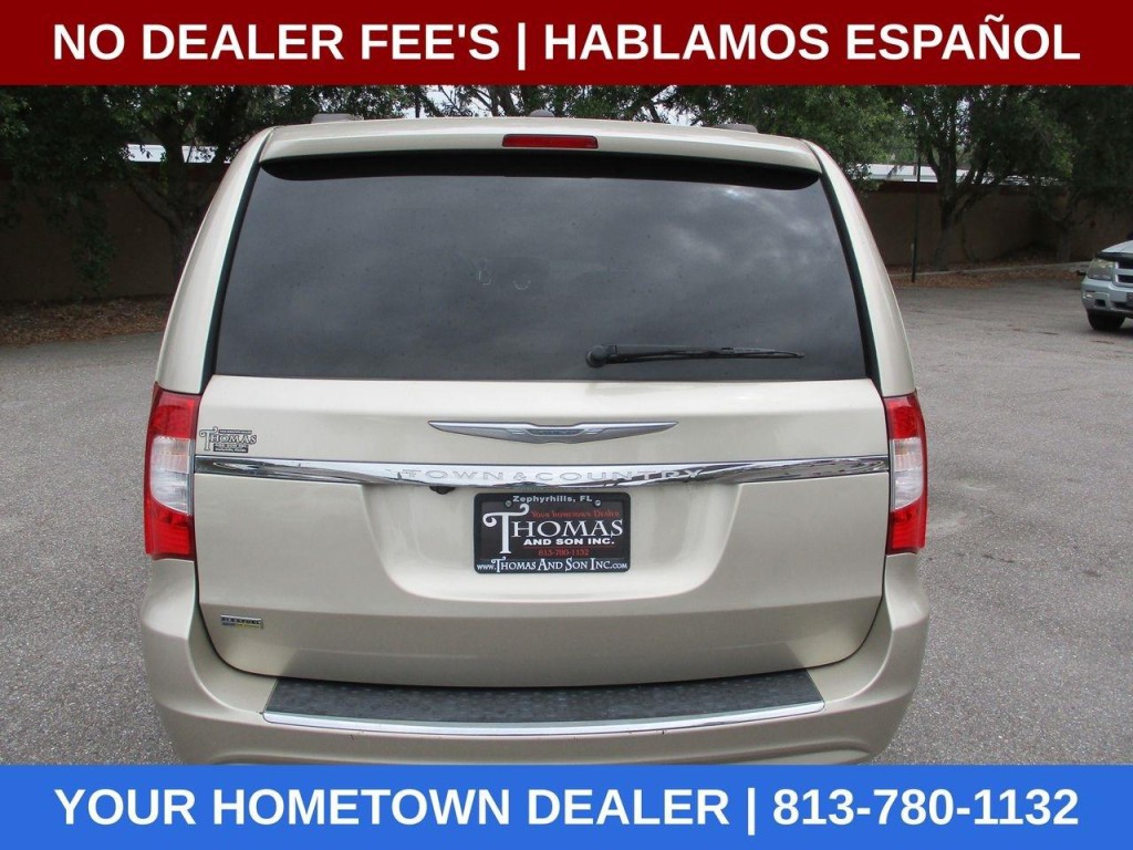 2015 Chrysler Town & Country Image 3