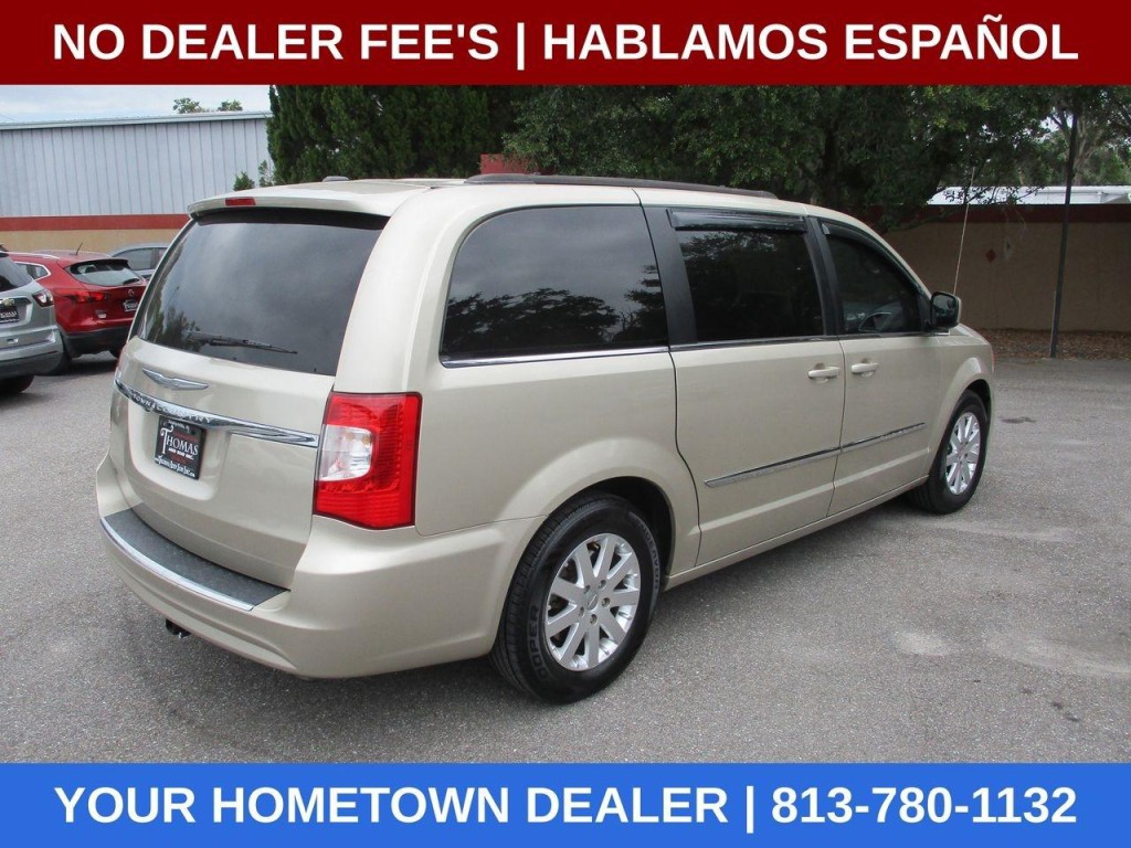 2015 Chrysler Town & Country Image 4