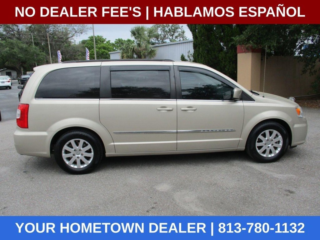 2015 Chrysler Town & Country Image 5