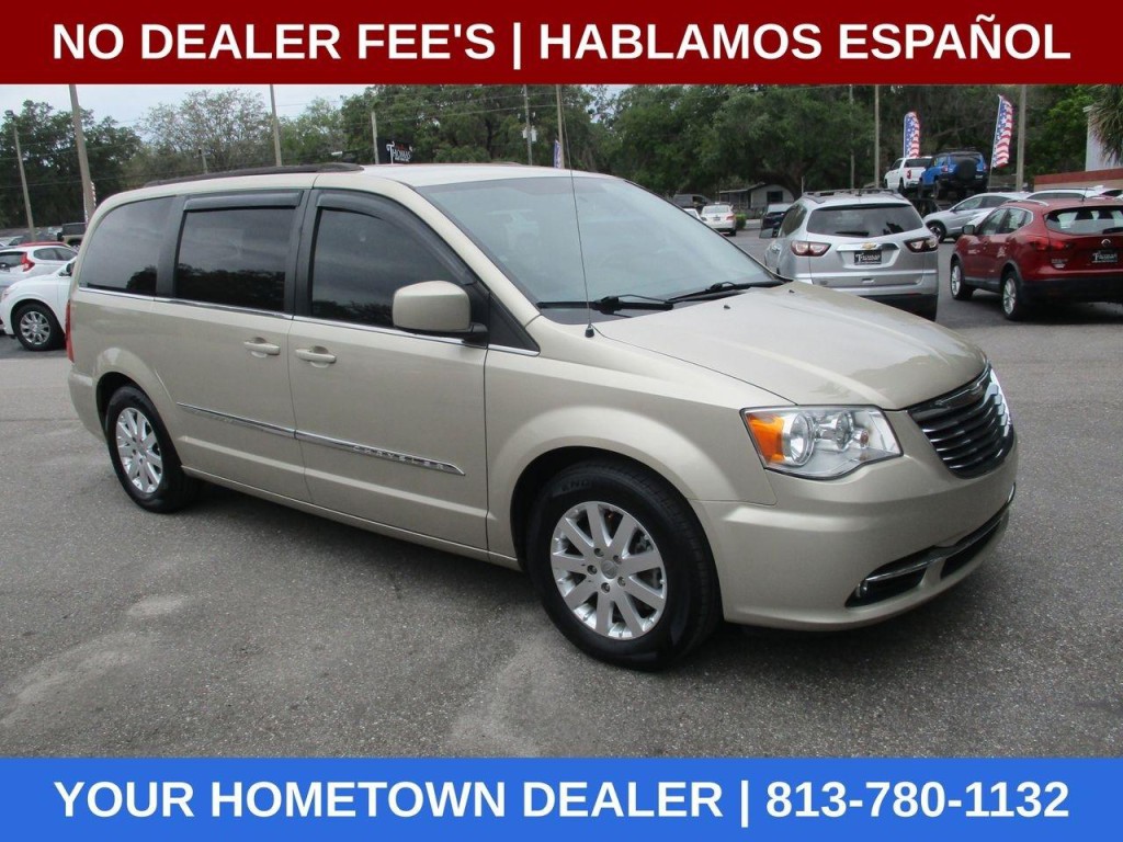 2015 Chrysler Town & Country Image 6