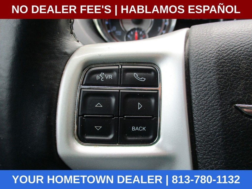 2015 Chrysler Town & Country Image 13