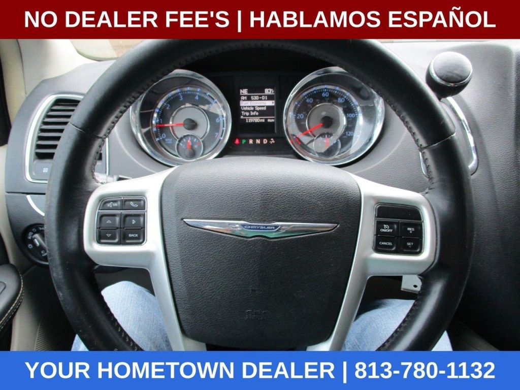 2015 Chrysler Town & Country Image 14