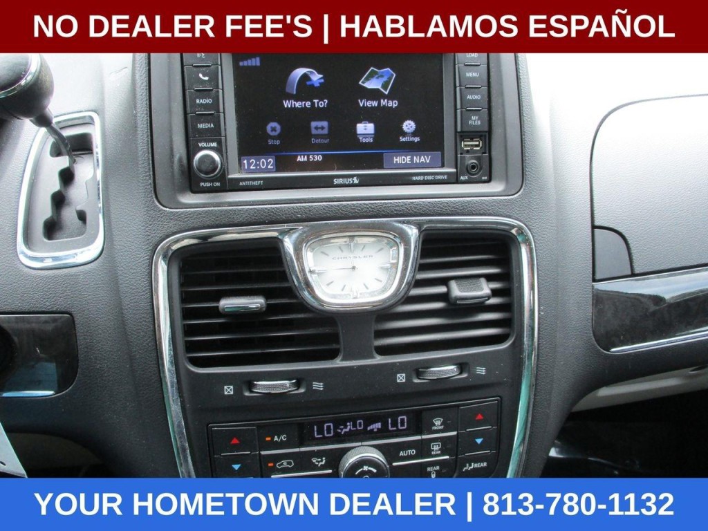 2015 Chrysler Town & Country Image 16