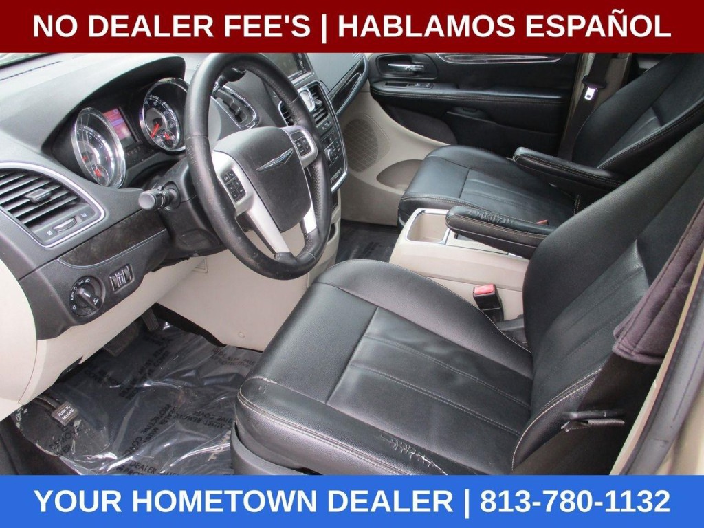 2015 Chrysler Town & Country Image 18
