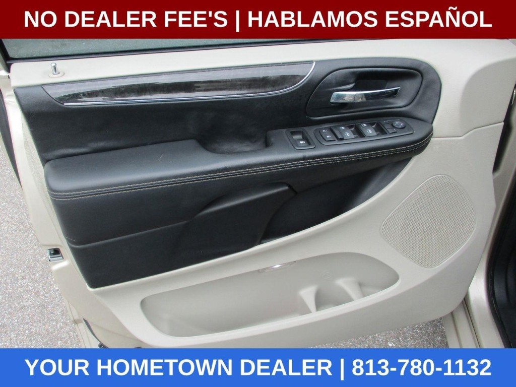 2015 Chrysler Town & Country Image 19