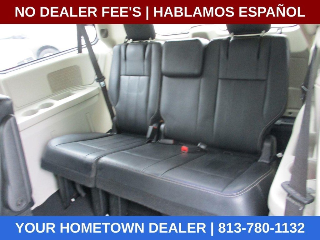 2015 Chrysler Town & Country Image 21