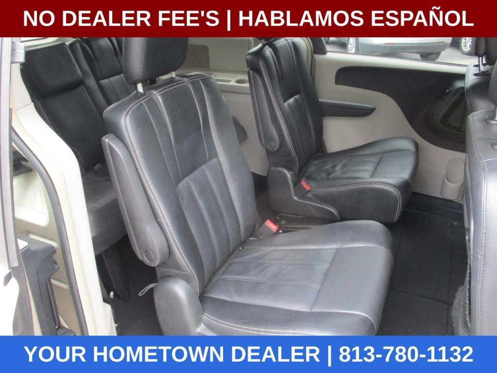 2015 Chrysler Town & Country Image 23