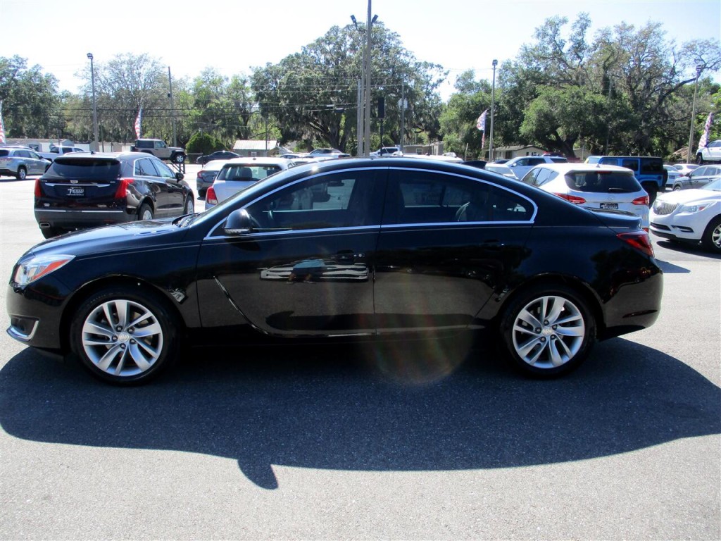 2016 Buick Regal Image 2