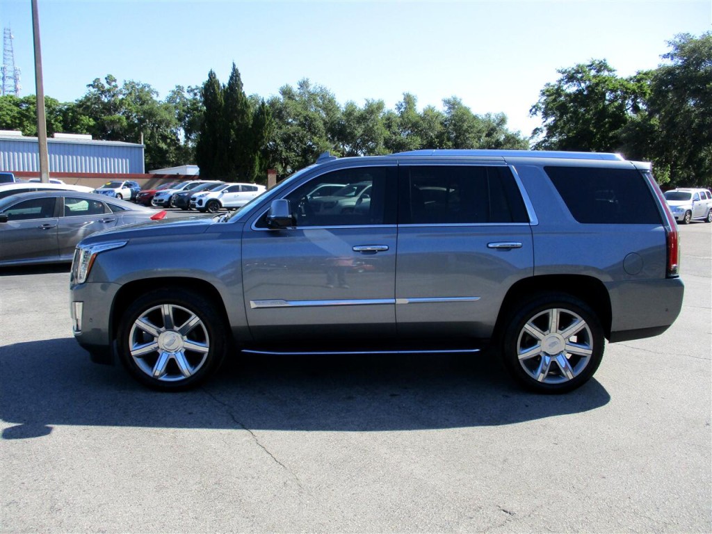 2018 Cadillac Escalade Image 2