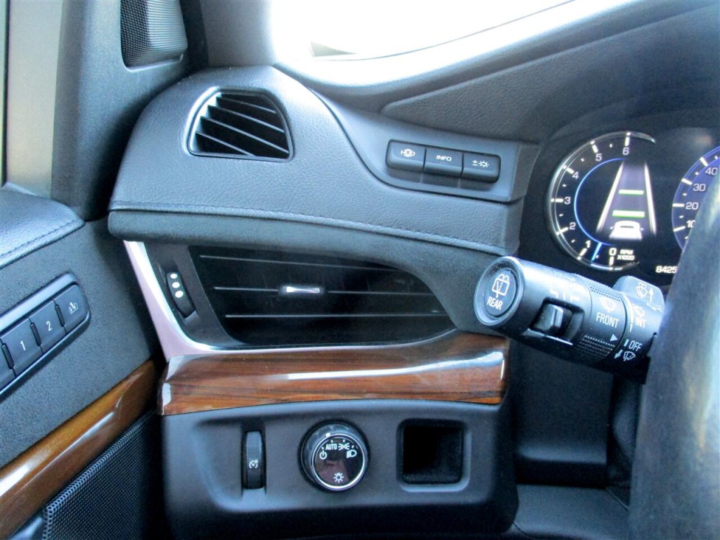 2018 Cadillac Escalade Image 17