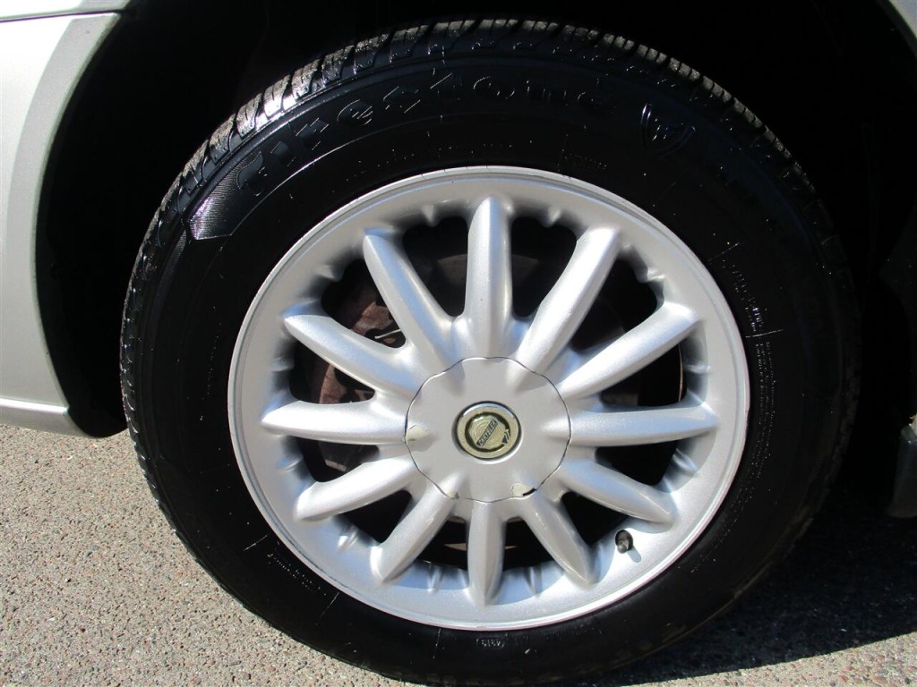 2003 Chrysler Sebring Image 9