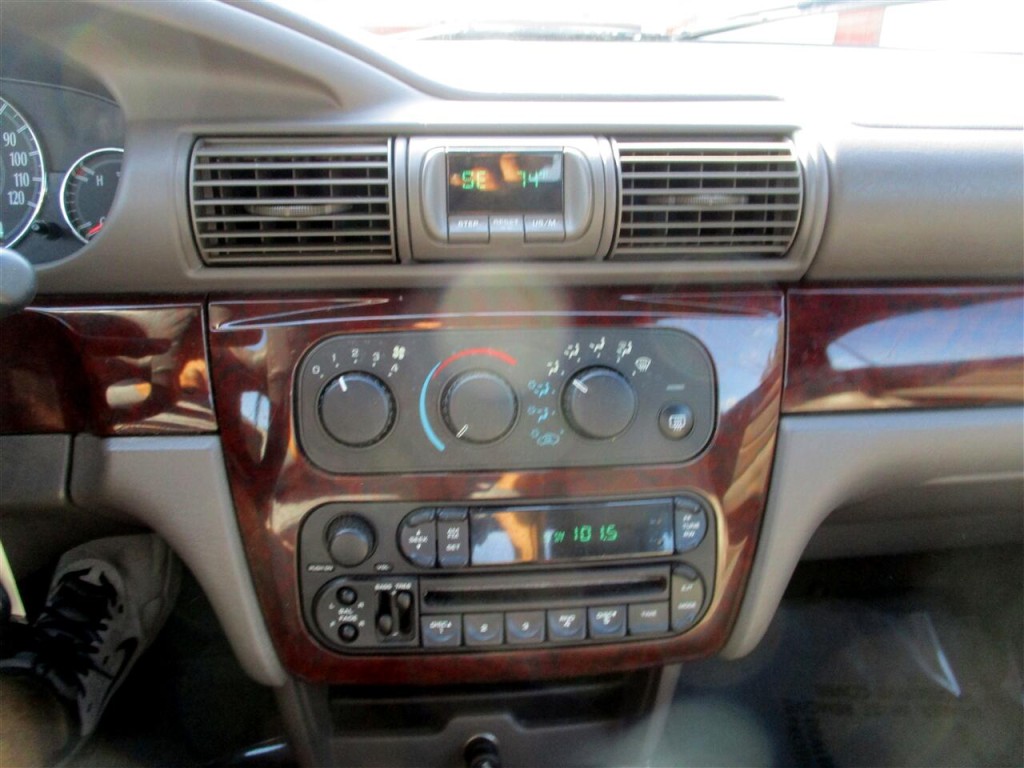 2003 Chrysler Sebring Image 16
