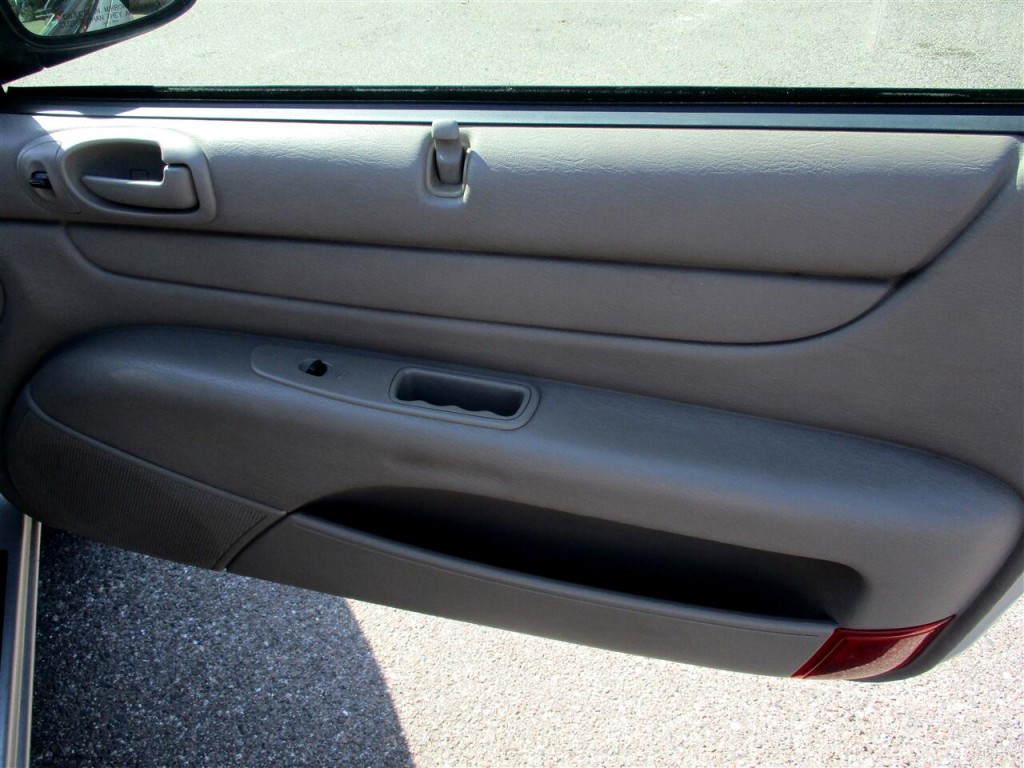 2003 Chrysler Sebring Image 21