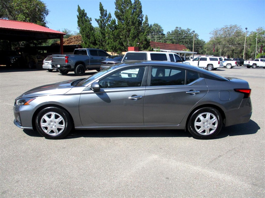 2023 Nissan Altima Image 2