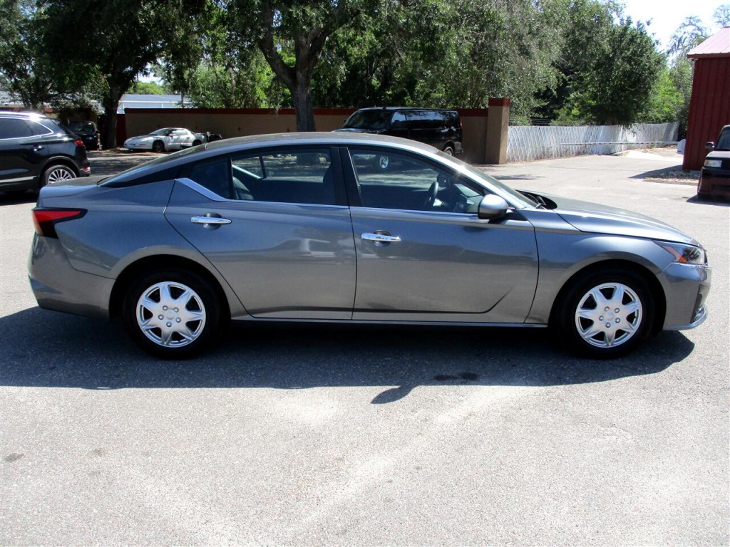 2023 Nissan Altima Image 6