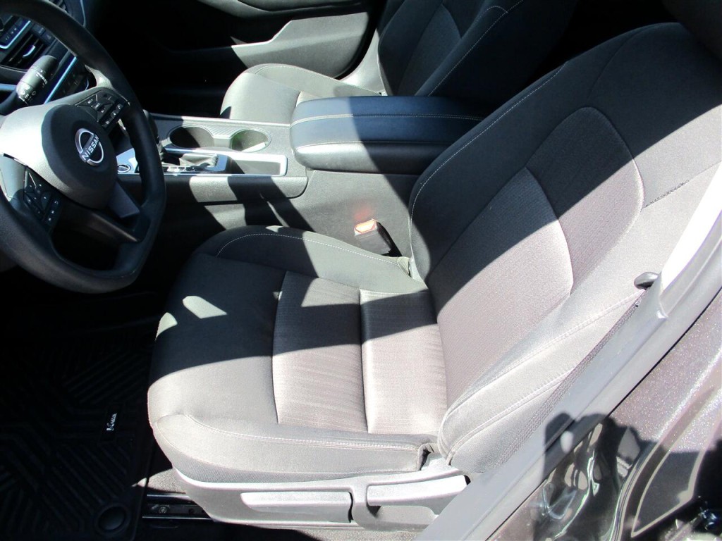 2023 Nissan Altima Image 12