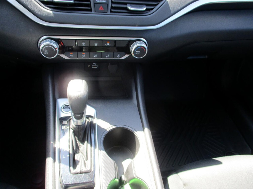 2023 Nissan Altima Image 17