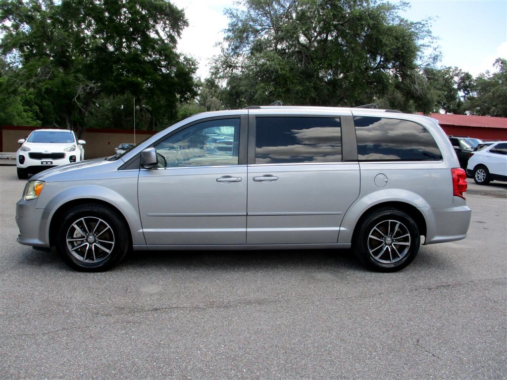 2017 Dodge Grand Caravan Image 2
