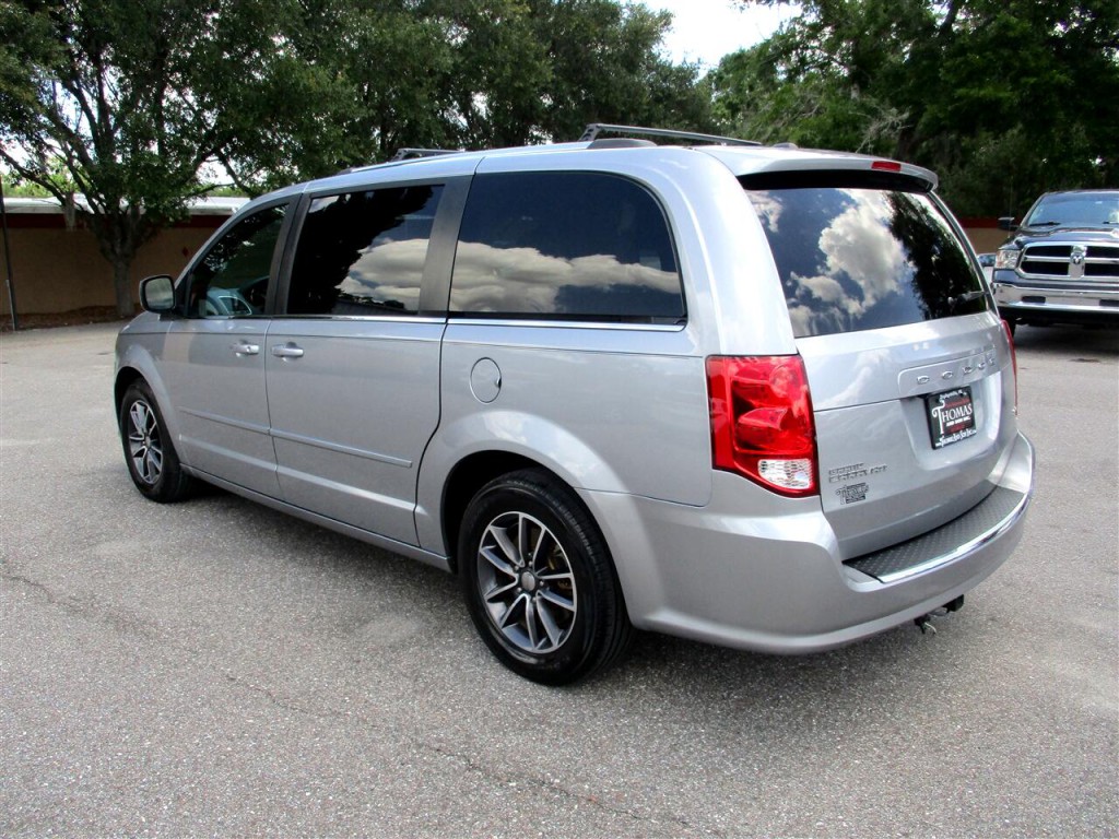 2017 Dodge Grand Caravan Image 3
