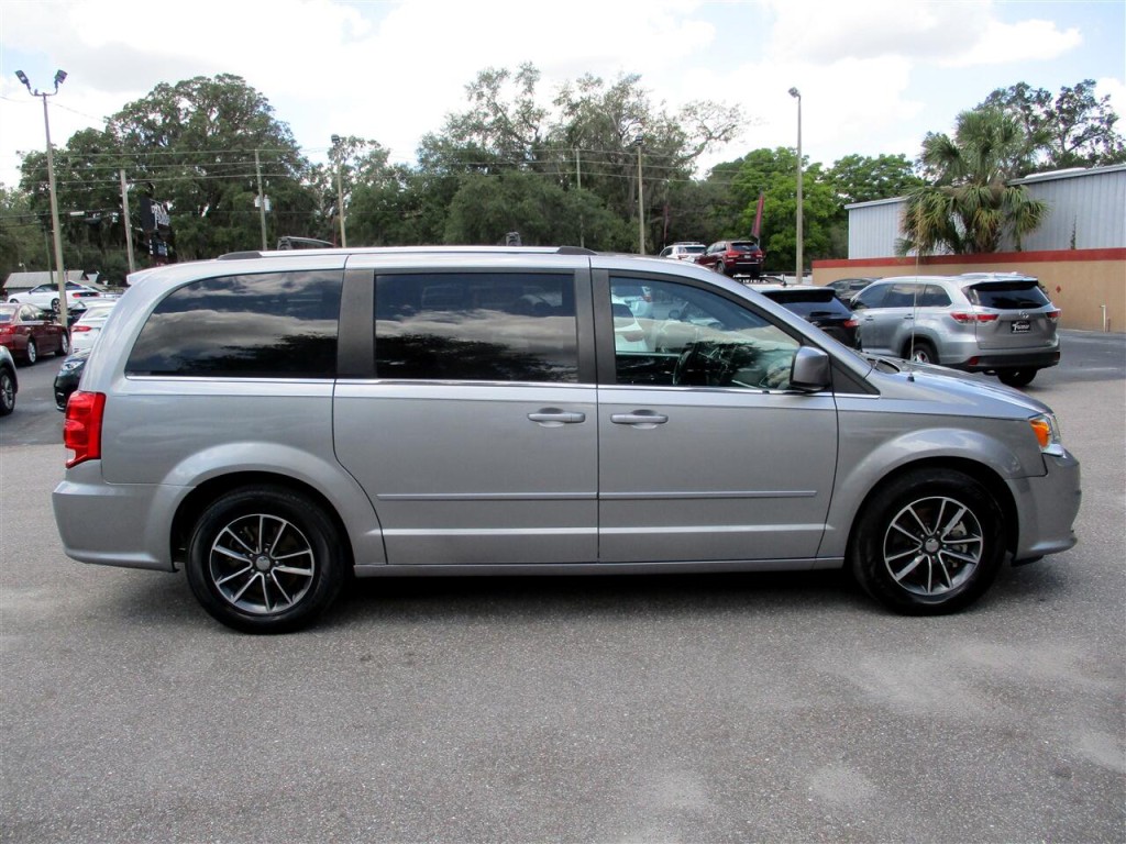 2017 Dodge Grand Caravan Image 6