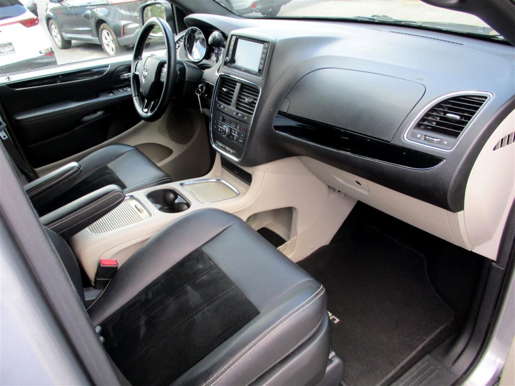 2017 Dodge Grand Caravan Image 24