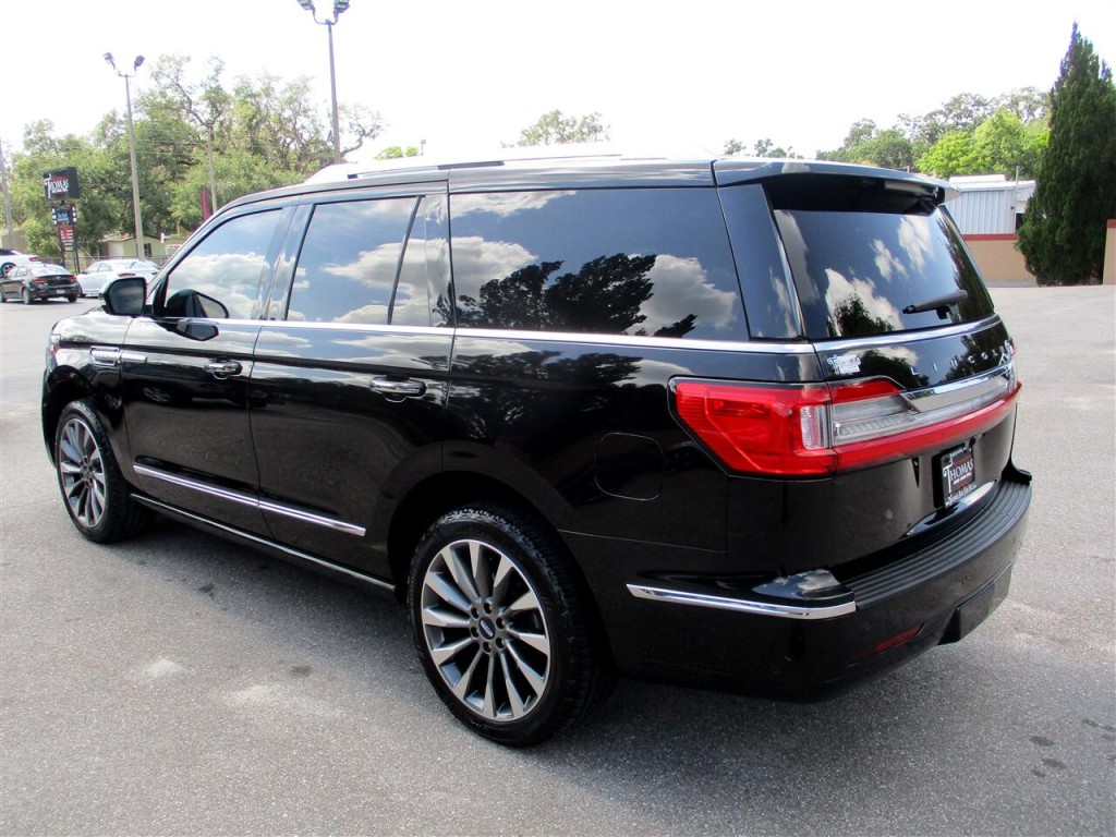 2019 Lincoln Navigator Image 3