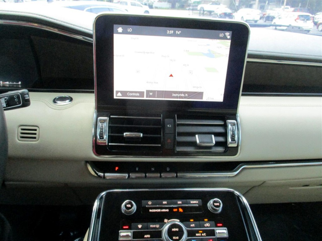 2019 Lincoln Navigator Image 16