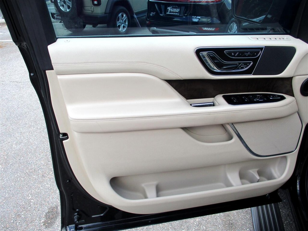 2019 Lincoln Navigator Image 20