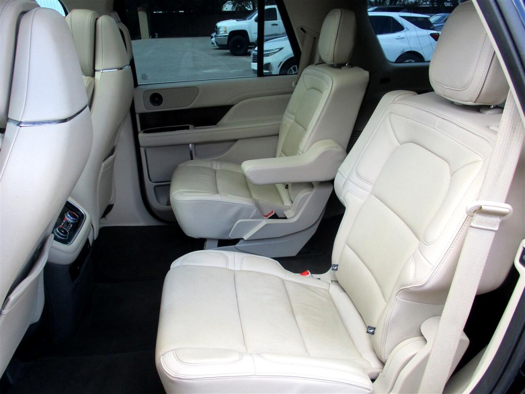 2019 Lincoln Navigator Image 21