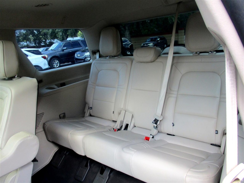 2019 Lincoln Navigator Image 22
