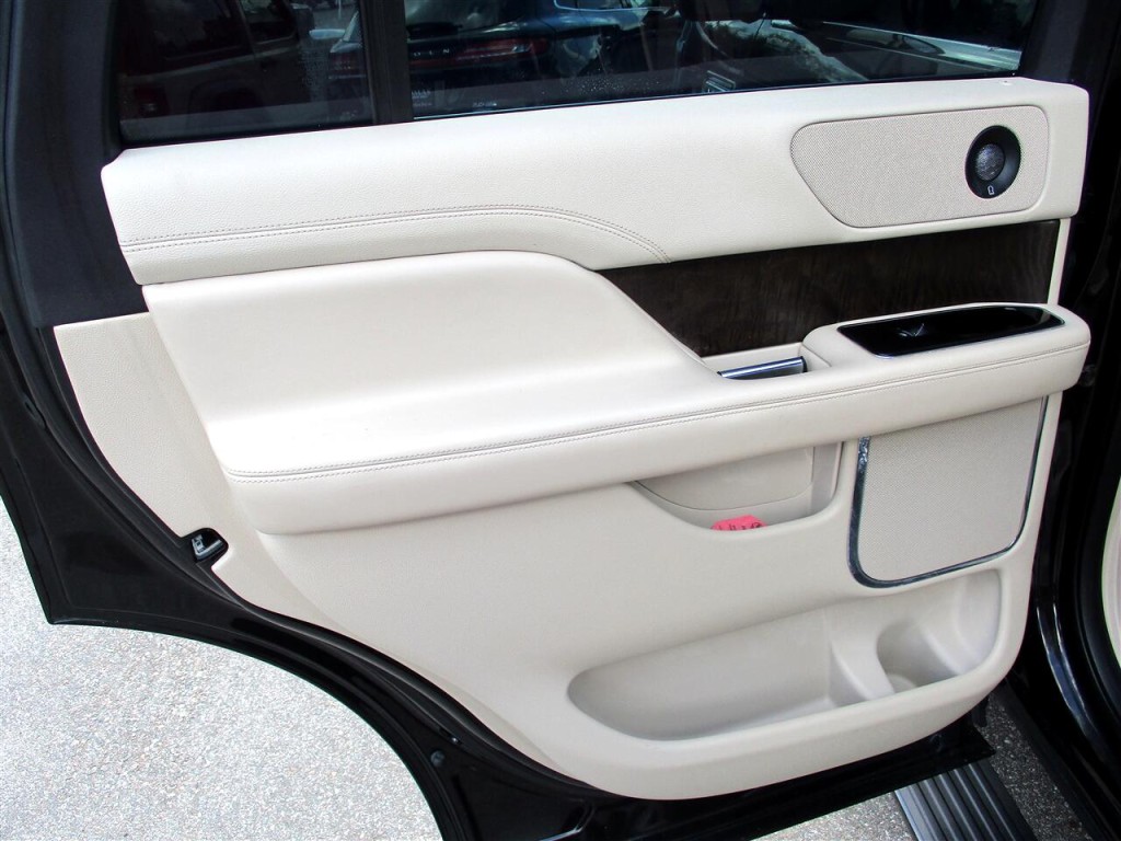 2019 Lincoln Navigator Image 23