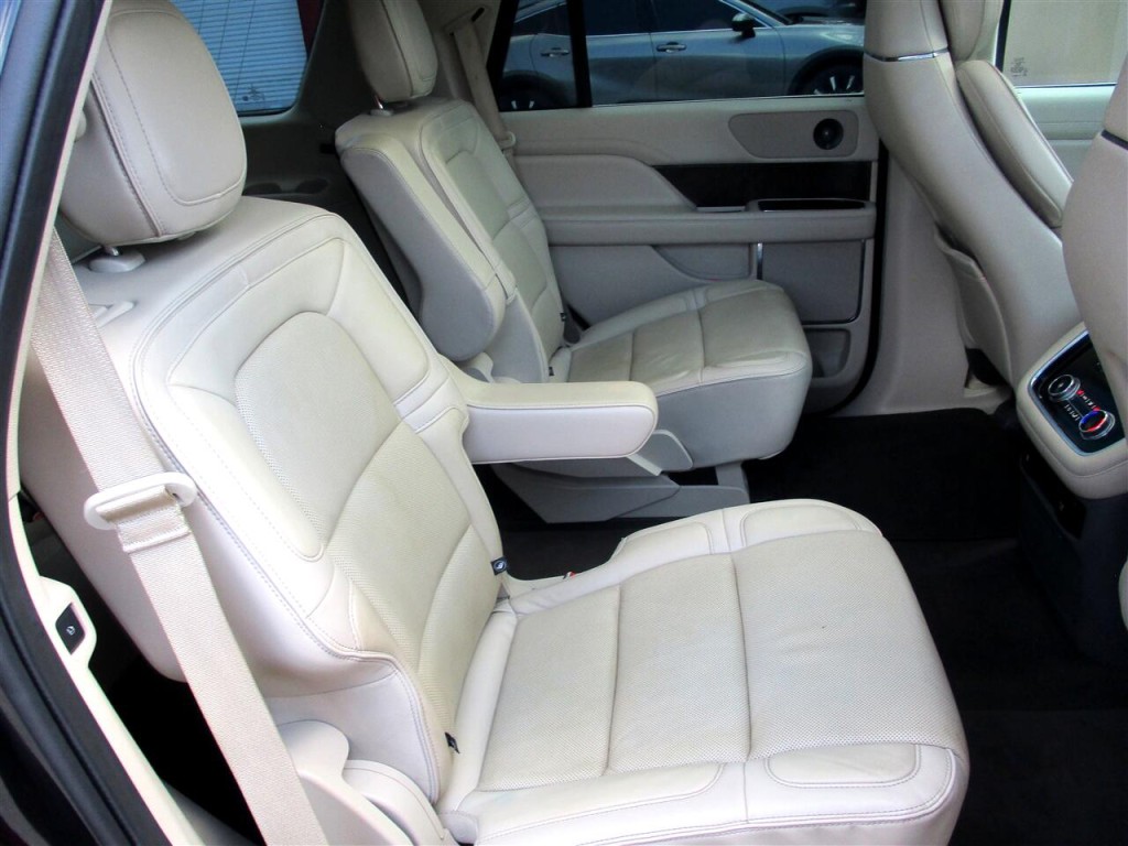 2019 Lincoln Navigator Image 25