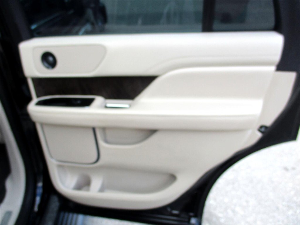 2019 Lincoln Navigator Image 26