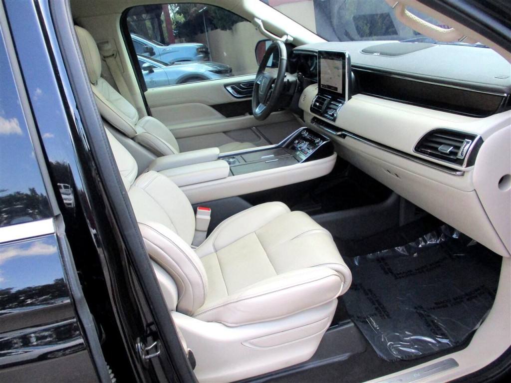 2019 Lincoln Navigator Image 27