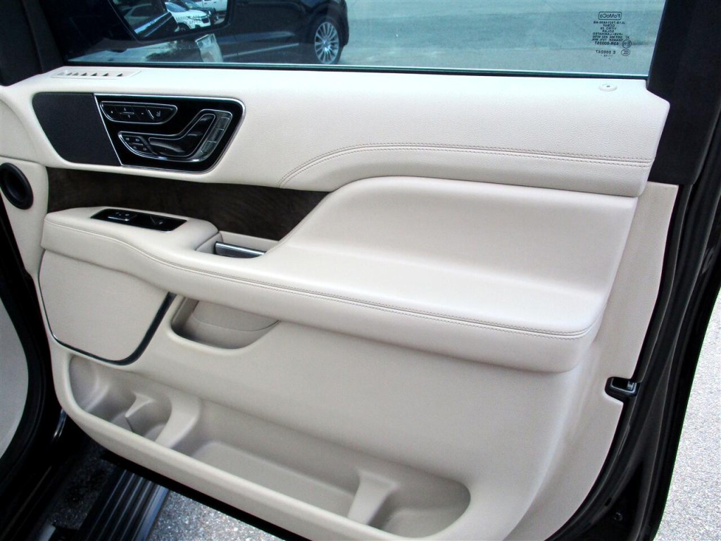 2019 Lincoln Navigator Image 28