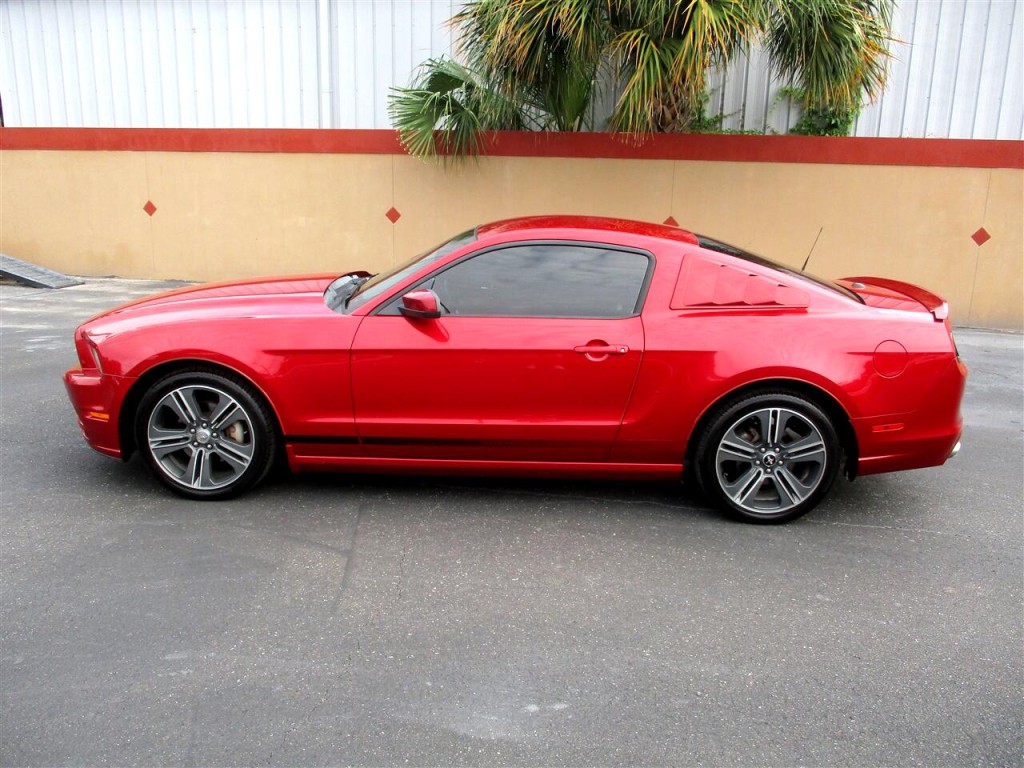 2013 Ford Mustang Image 2
