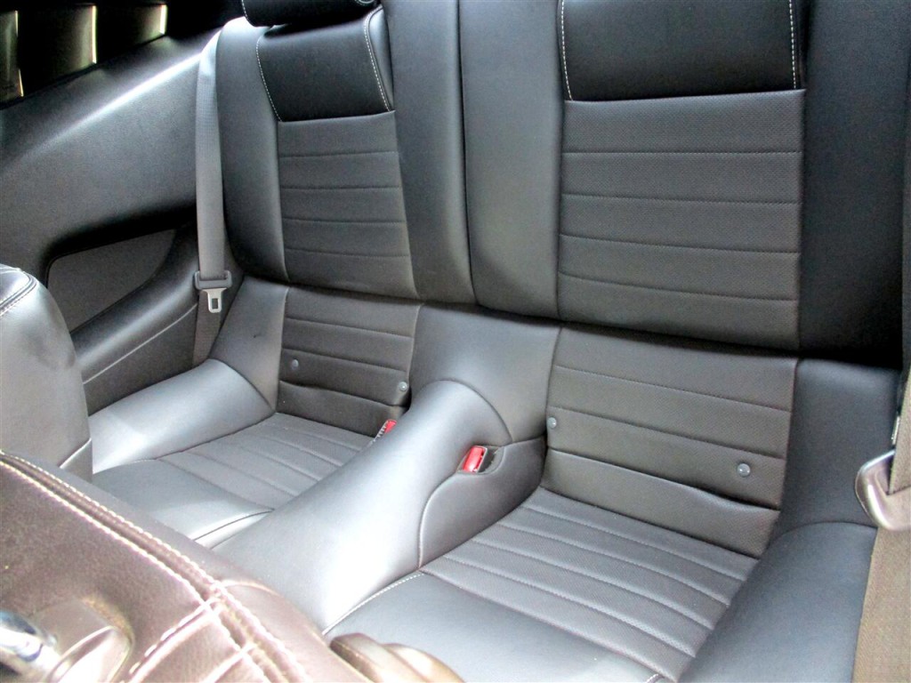 2013 Ford Mustang Image 18