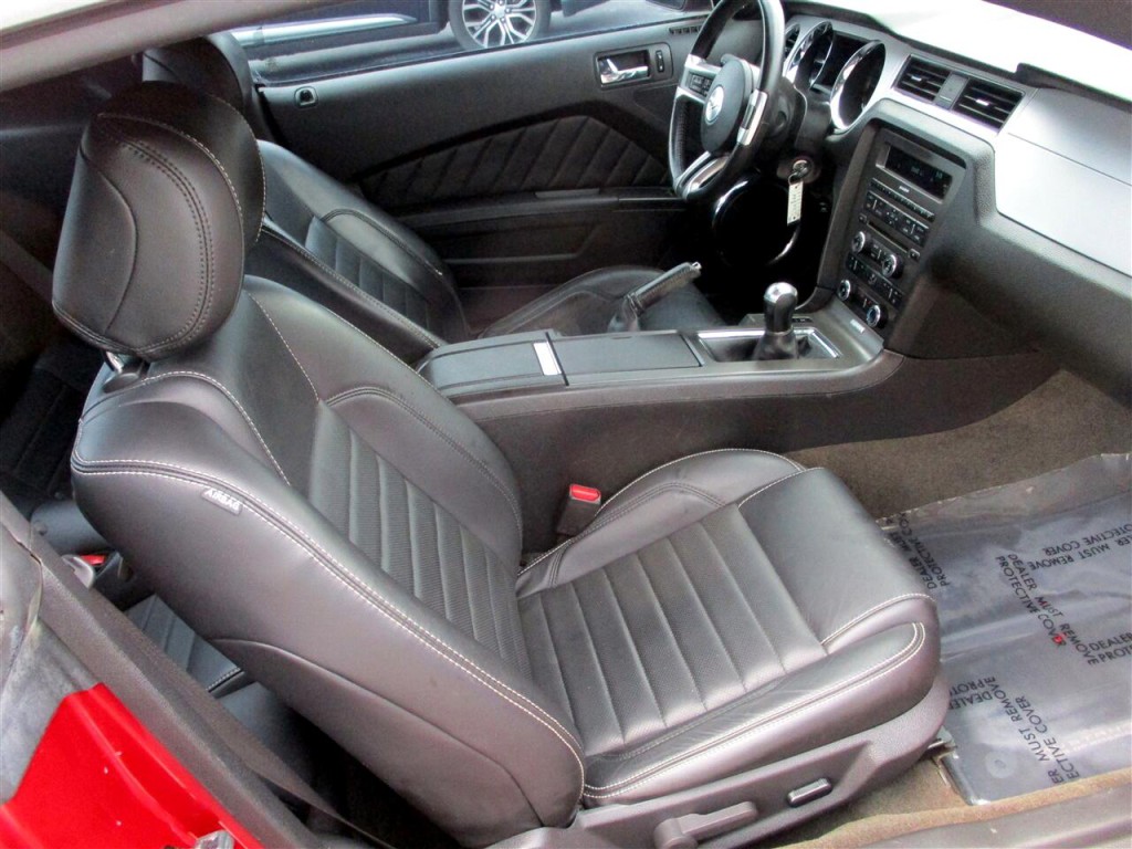 2013 Ford Mustang Image 21
