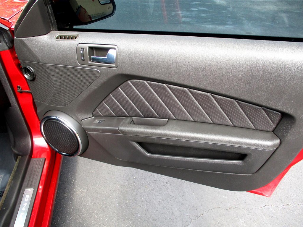 2013 Ford Mustang Image 22