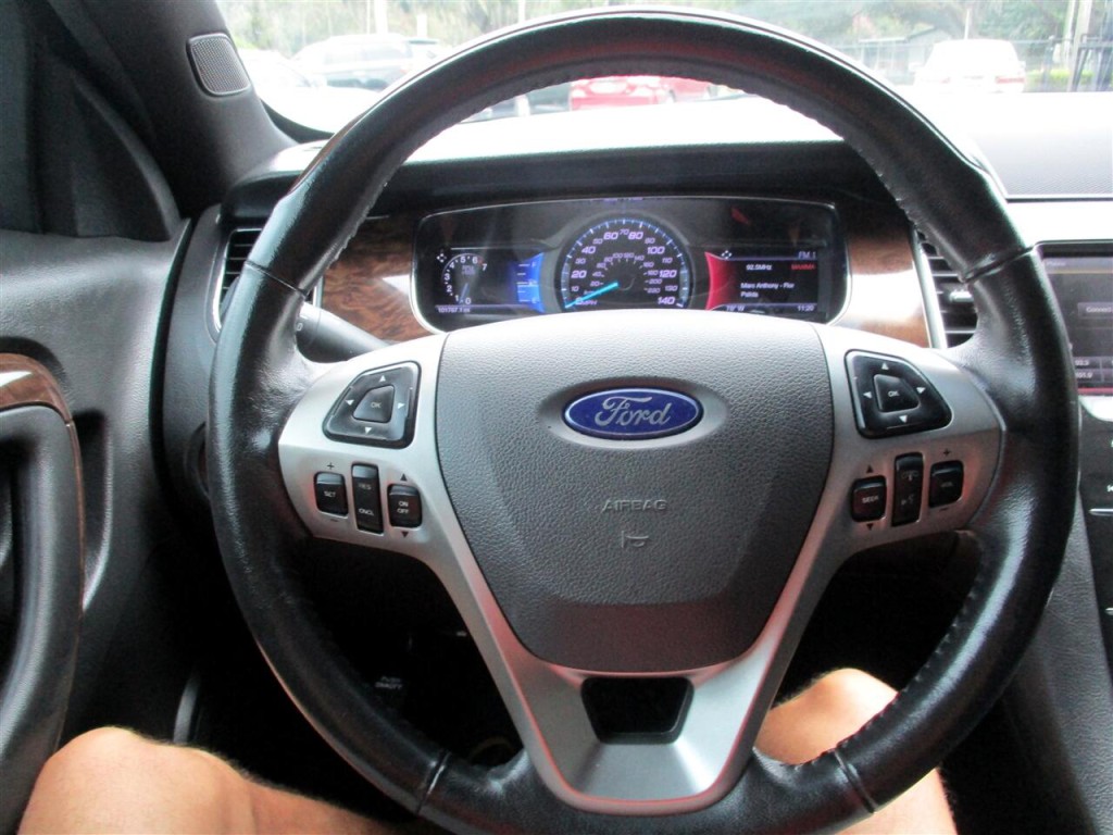 2014 Ford Taurus Image 16