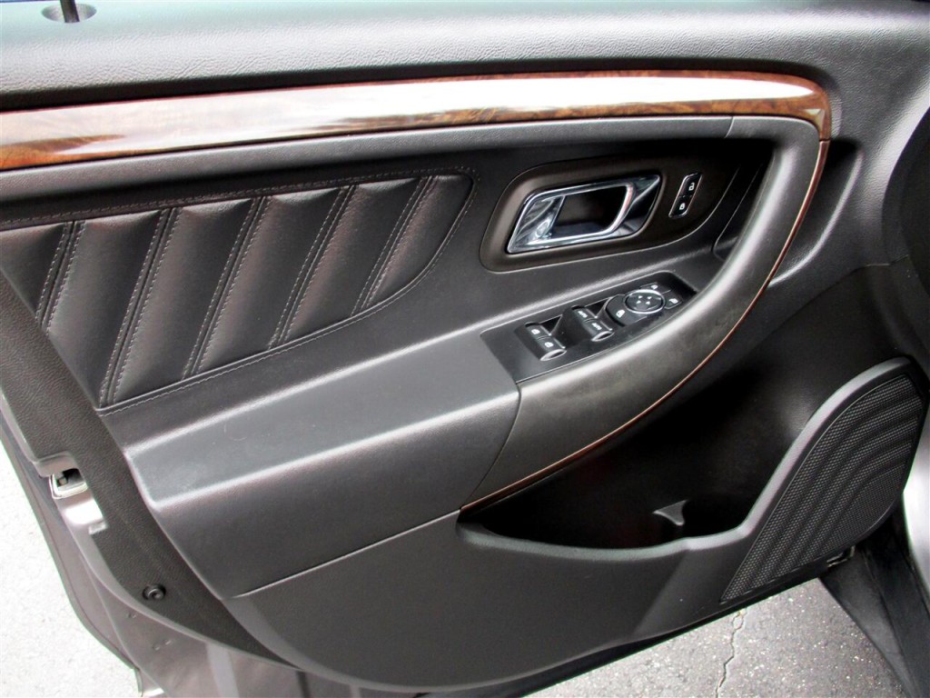 2014 Ford Taurus Image 20