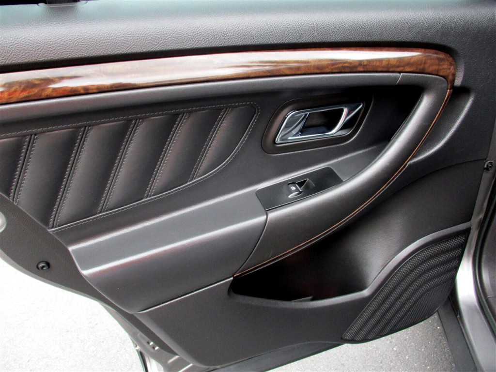 2014 Ford Taurus Image 22