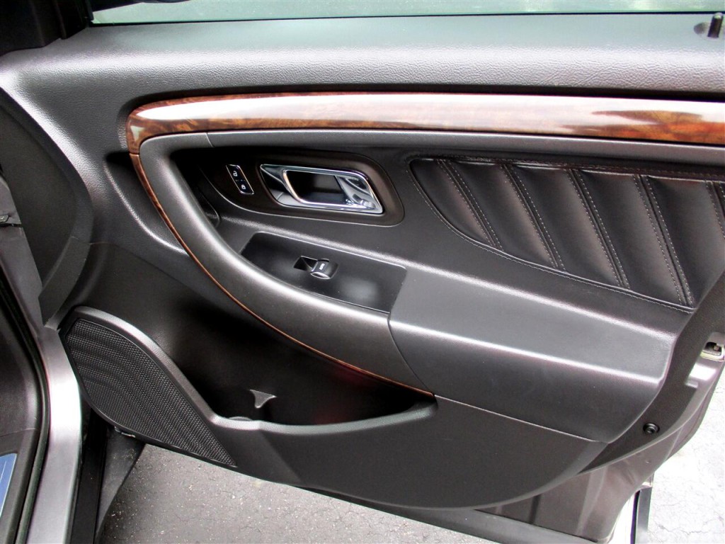 2014 Ford Taurus Image 24
