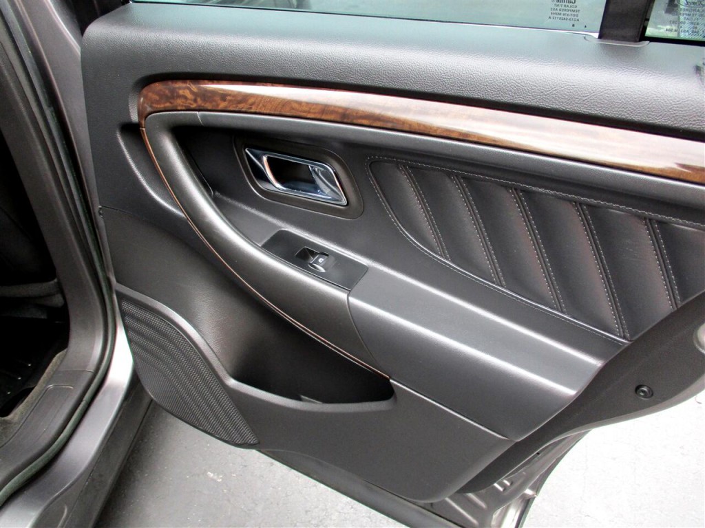 2014 Ford Taurus Image 26