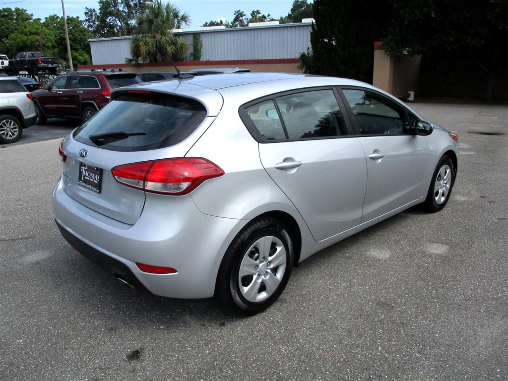 2017 Kia Forte Image 5