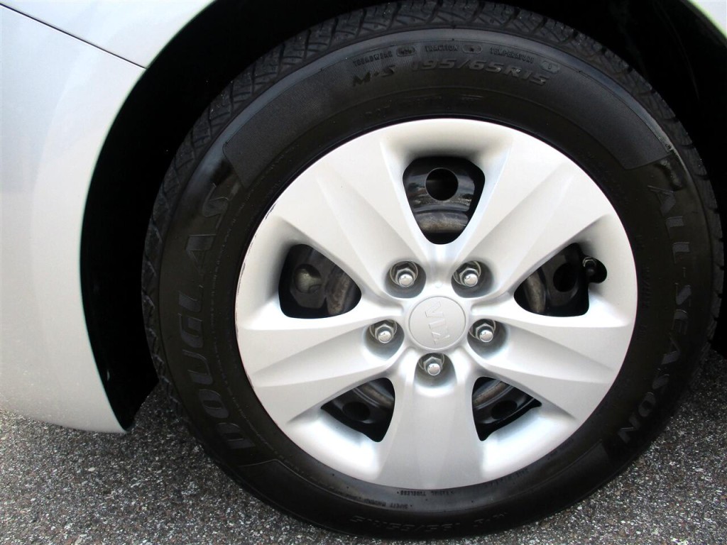 2017 Kia Forte Image 9