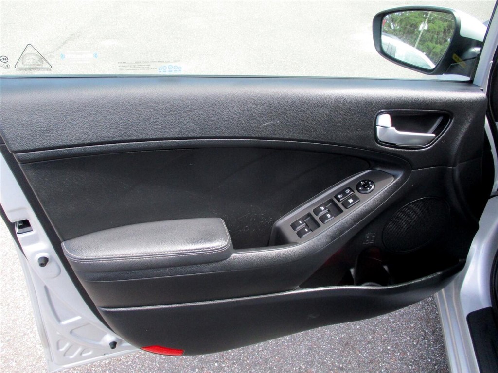2017 Kia Forte Image 17