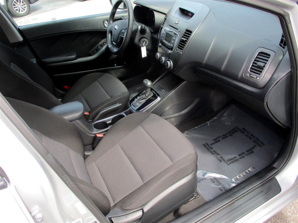 2017 Kia Forte Image 23