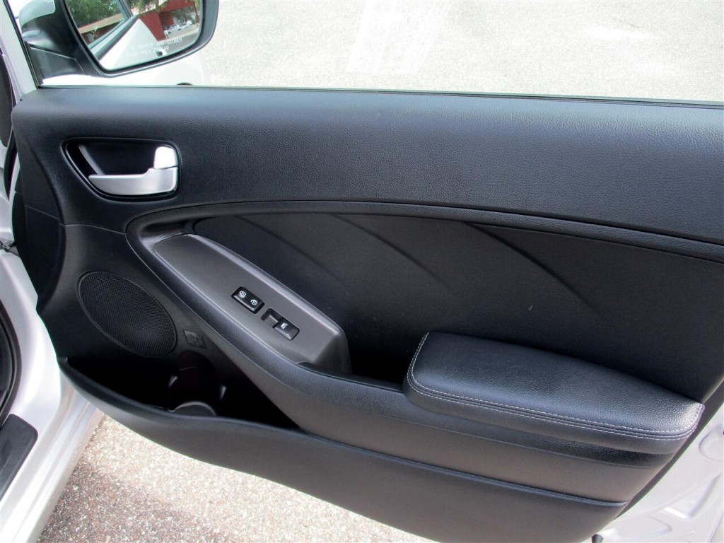 2017 Kia Forte Image 24
