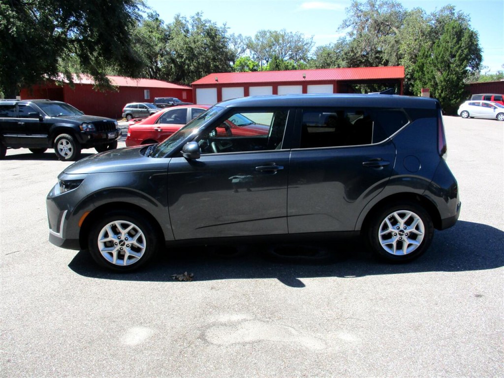 2024 Kia Soul Image 2